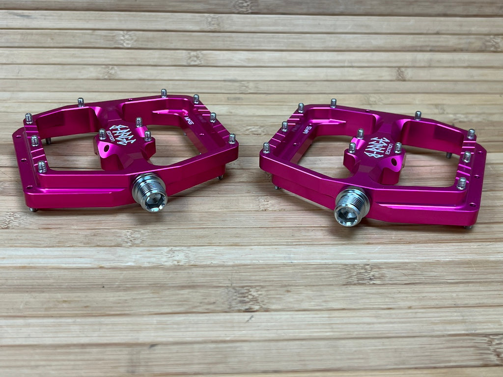 Burgtec MK5 Penthouse B-Rage Flat Pedals / Pedale pink