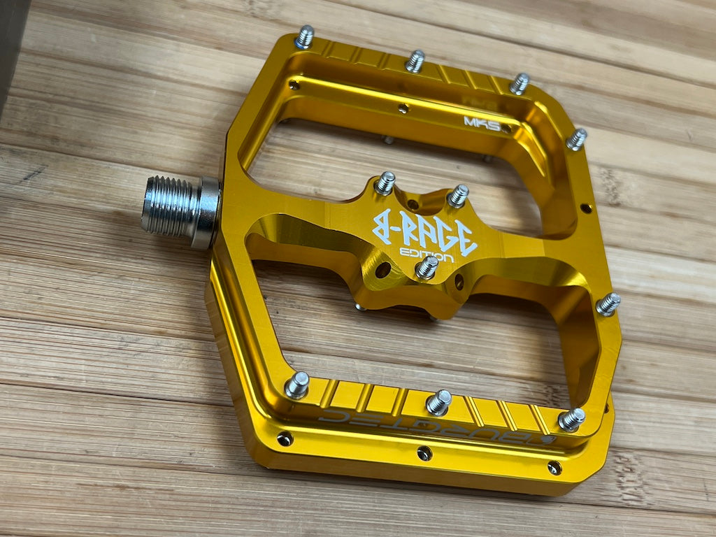 brage pedals Burgtec MK5 Penthouse B-Rage Flat / Pedale gold – RTF Bikeparts Bundle:Träger + Cup holder CME Internal ID : P-001115193 2 x Igus W300 PEDALL New Forest |