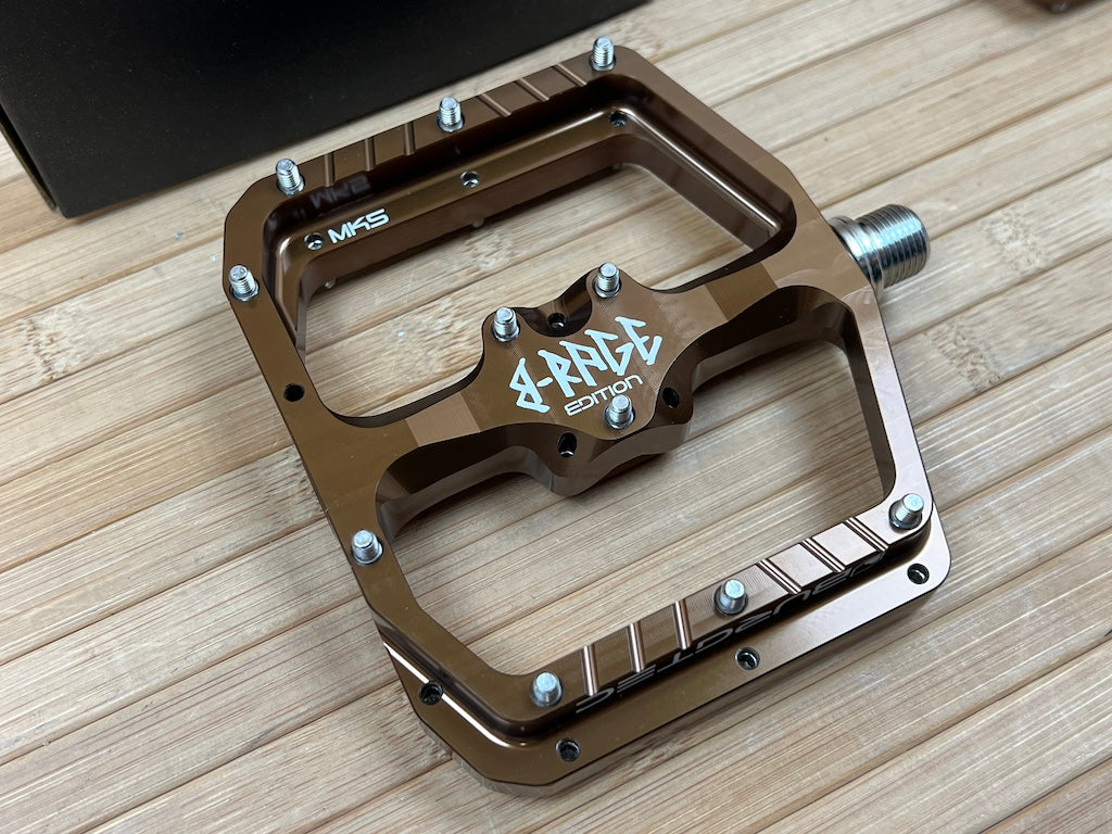 brage pedals Burgtec MK5 Penthouse B-Rage Flat Pedals / Pedale kash bronze – RTF Bikeparts