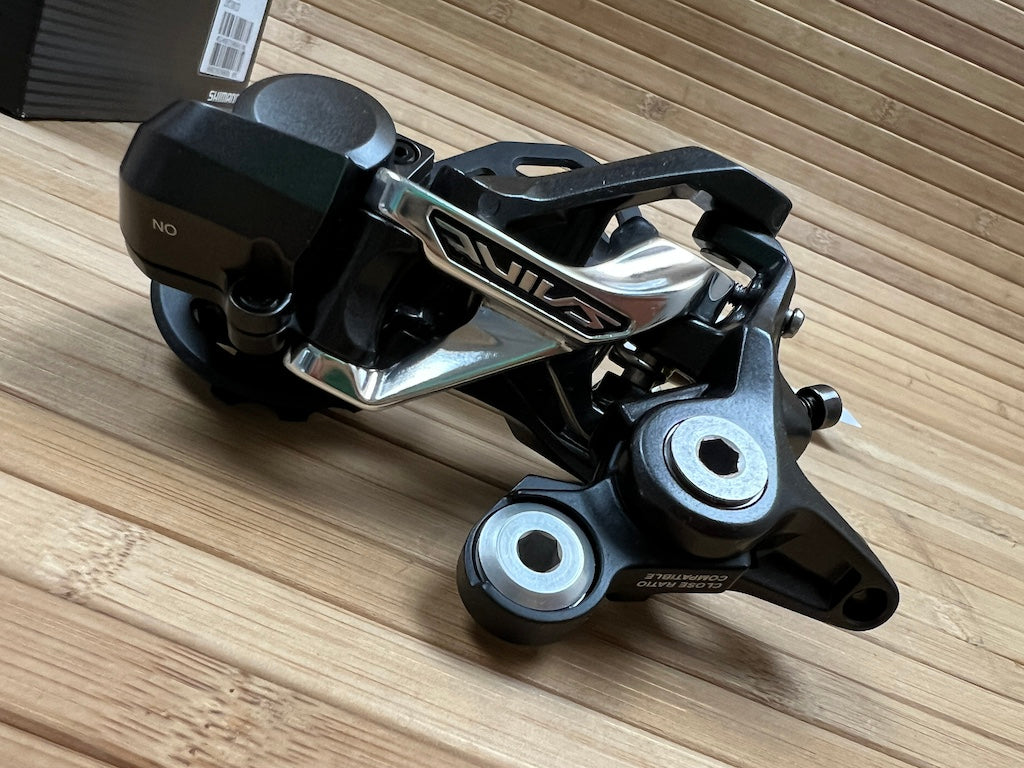 Schaltwerk 8fach Shimano Saint RD-M820 Schaltwerk 10-fach Schwarz - Für Mountainbikes, Robustes Design Derailleur 10-speed
