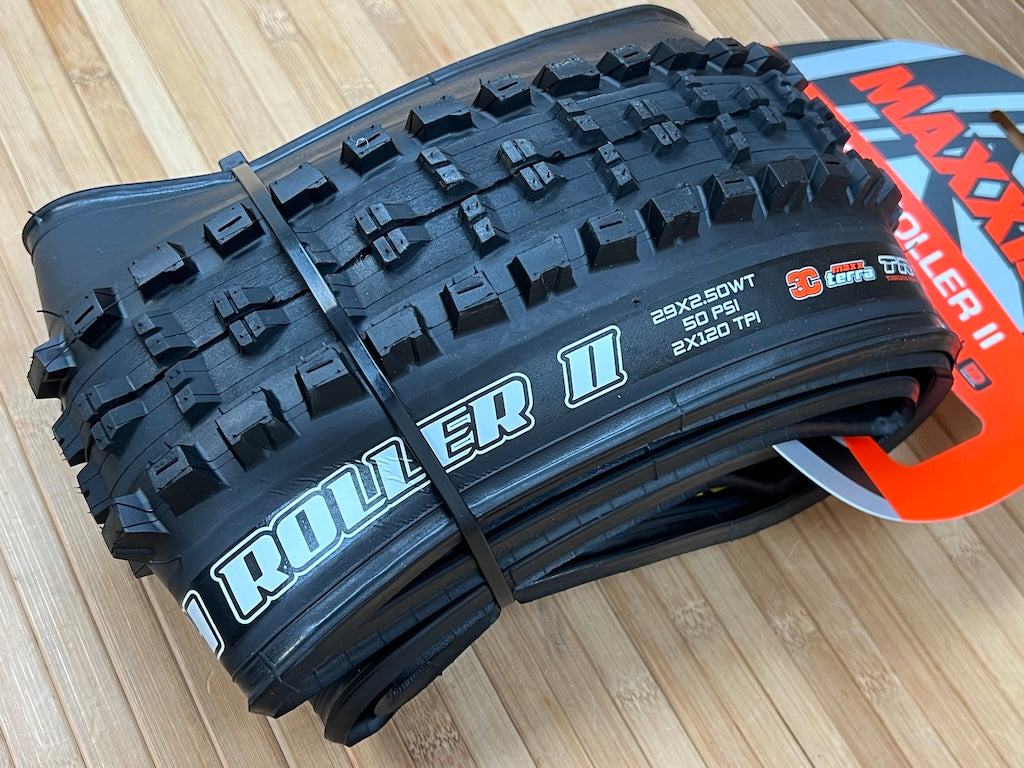 Traxxas X-Maxx AT Reifen (2 Stück) – Original Pneus Mit Schaumeinsätzen, Für 1:5 RC-Monstertruck, Hochwertige Gummimischung, Offroad-Profil, Ersatzreifen Traxxas X-Maxx AT Reifen (2 Stück) – Original Pneus Mit Schaumeinsätzen, Für 1:5 RC-Monstertruck, Hochwertige Gummimischung, Offroad-Profil, Ersatzreifen