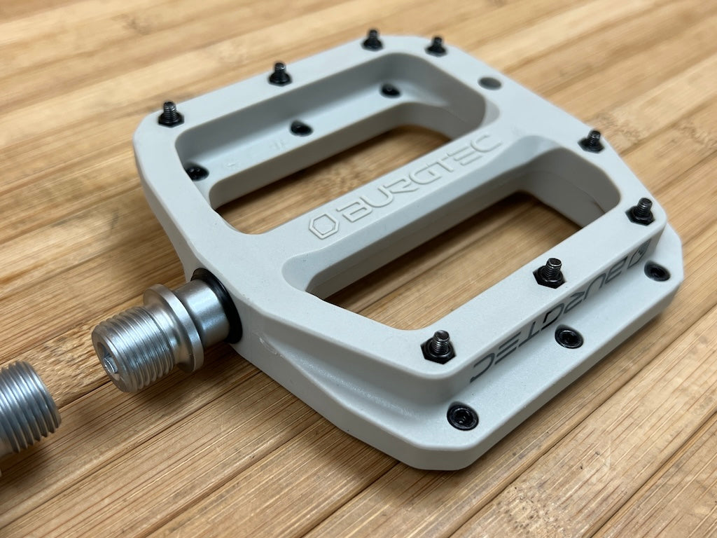 burgtec composite pedals MK4 Flat / Pedale grau – RTF Bikeparts 249.00 The slim 16 mm Color:Midnight Lime cathedral – Spline Laboratories