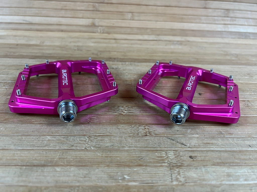 flat pedal pink Burgtec MK5 Penthouse Flat Pedals / Pedale Barbie pink Steel Axle – RTF  Bikeparts