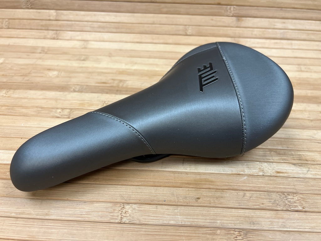 title mtb sattel Title JS1 Sattel Graphite grau – RTF Bikeparts