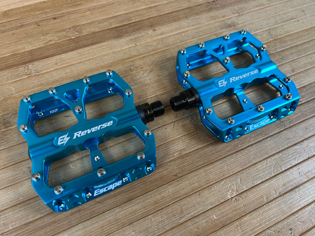 reverse pedale blau Reverse Components E-Escape Plattformpedale / Pedale hellblau – RTF Bikeparts