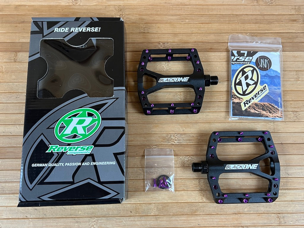 Reverse Components Black One Plattformpedale / Pedale schwarz/lila – RTF Bikeparts