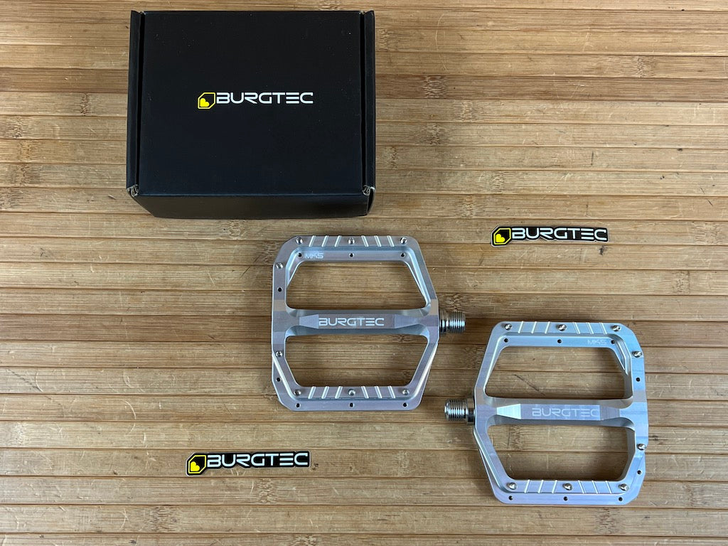Burgtec MK5 Penthouse Flat Pedals / Pedale silver Steel Axle