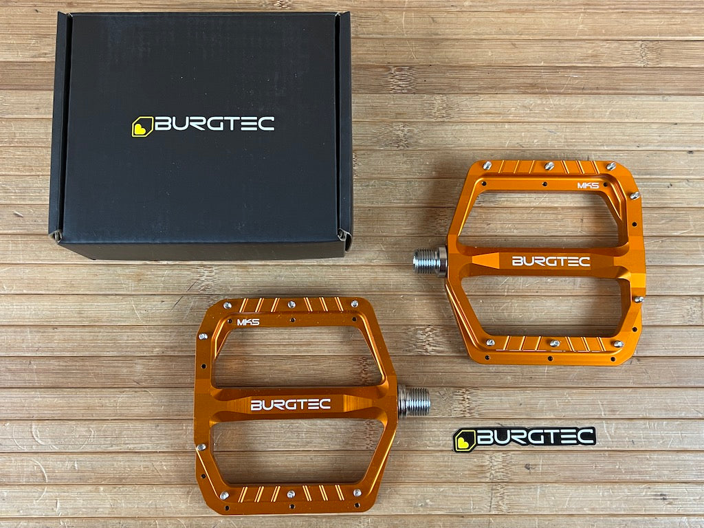 burgtec pedals orange Burgtec MK5 Penthouse Flat Pedals / Pedale orange Steel Axle – RTF Bikeparts