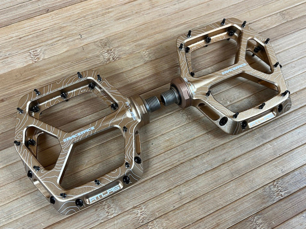 race face atlas kash money pedals Plattformpedale / Pedale – RTF Bikeparts Color:Black and Black Racetorx Yamaha MT10 / strong 6061 aluminium Unterfell