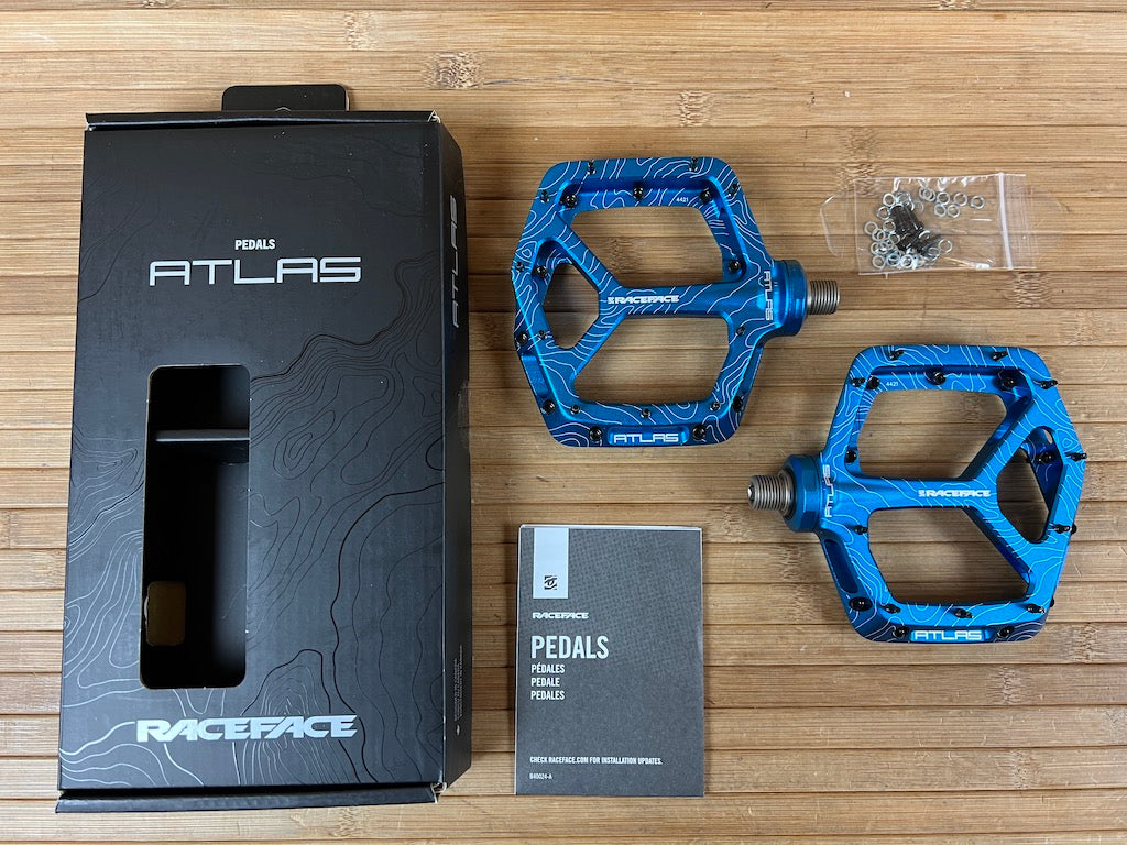 mtb pedale blau eloxiert Race Face Atlas Blue Plattformpedale / Pedale blau