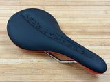Peaty's Monarch Sattel Titan MX rot