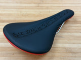 Peaty's Monarch Sattel Titan MX rot