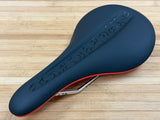 Peaty's Monarch Sattel Titan MX rot