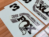 Fox Decal Kit 38 2025 F-S schwarzes Logo / orange Gabel