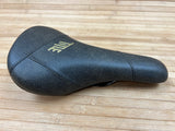 Title JS1 Sattel Black / Gold