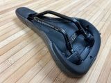 Title JS1 Sattel Black / Gold