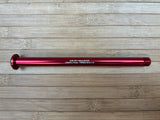 Burgtec Yeti 171mm Rear Axle / Achse rot
