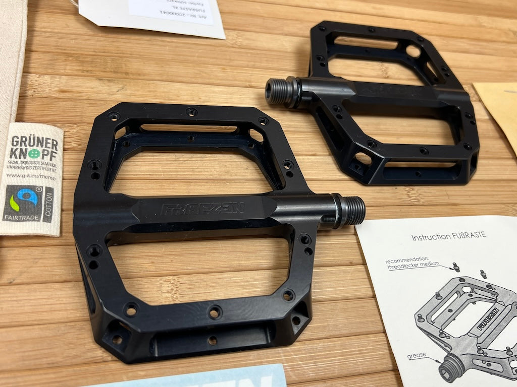 fahrrad pedale für große füße Fraezen Fußraste Plattform Pedale schwarz XL – RTF Bikeparts