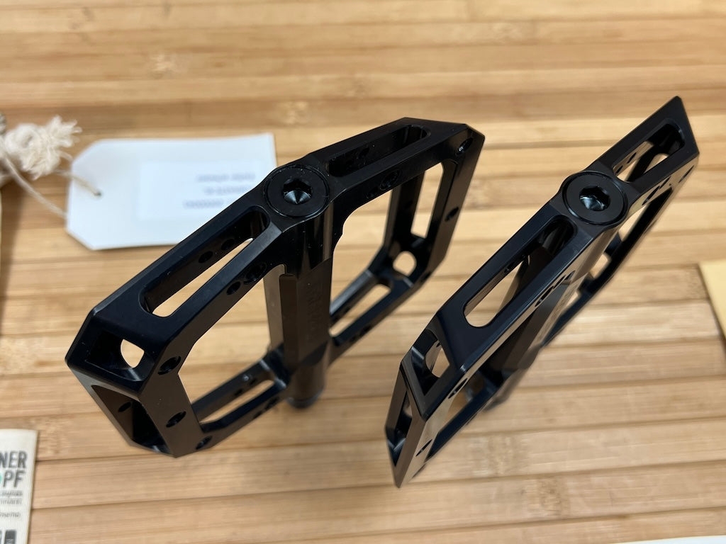 Fraezen Fußraste Plattform Pedale schwarz XL – RTF Bikeparts
