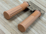 Peaty's Monarch Grip Knurl Thin Griffe Gum braun