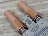 Peaty's Monarch Grip Knurl Thin Griffe Gum braun