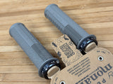 Peaty's Monarch Grip Knurl Thick Griffe grau