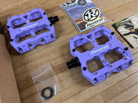 Reverse Components Escape Plattformpedale / Pedale Flieder – RTF Bikeparts