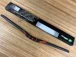 Reverse Seismic Carbon Lenker 810mm / 35mm Black / Fox Orange