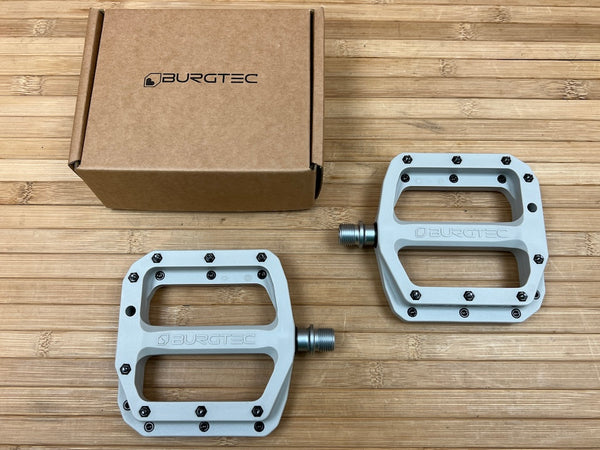 Burgtec MK4 Composite Flat Pedals / Pedale grau – RTF Bikeparts