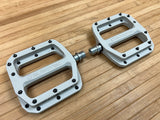 Burgtec MK4 Composite Flat Pedals / Pedale grau