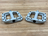 Burgtec MK4 Composite Flat Pedals / Pedale grau