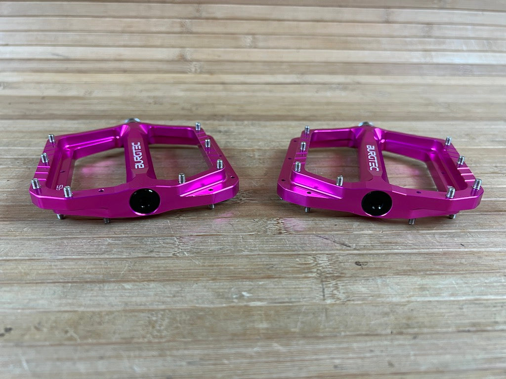 Burgtec MK5 Penthouse Flat Pedals / Pedale Barbie pink Steel Axle – RTF Bikeparts