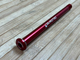 Burgtec Specialized 174,5mm Rear Axle / Achse rot