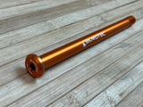 Burgtec Specialized 174,5mm Rear Axle / Achse orange