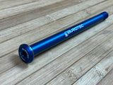 Burgtec Specialized 174,5mm Rear Axle / Achse blau