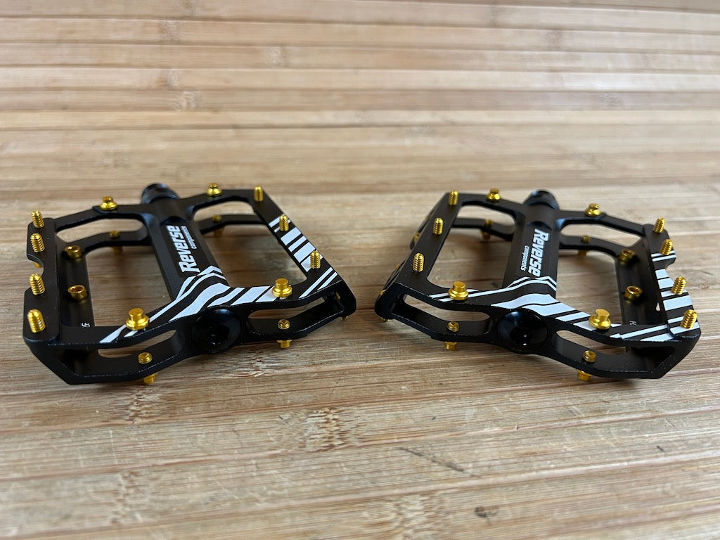 Reverse Components Escape PRO Pedale / Plattformpedale schwarz / gold – RTF Bikeparts
