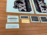 Fox Decal Kit 36 2025 P-SE graues Logo / mattschwarze Gabel