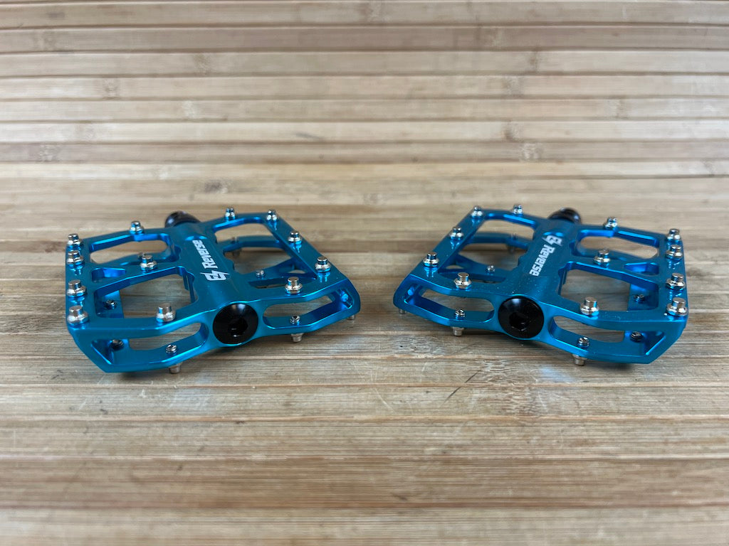 reverse pedale blau Reverse Components E-Escape Plattformpedale / Pedale hellblau – RTF Bikeparts