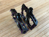 Reverse Components Black One Plattformpedale / Pedale schwarz/lila