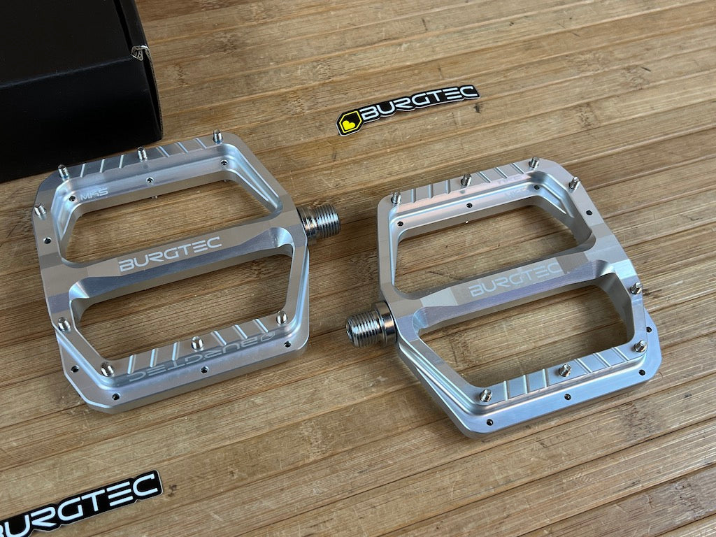 pedale metal Burgtec MK5 Penthouse Flat Pedals / Pedale silver Steel Axle – RTF Bikeparts