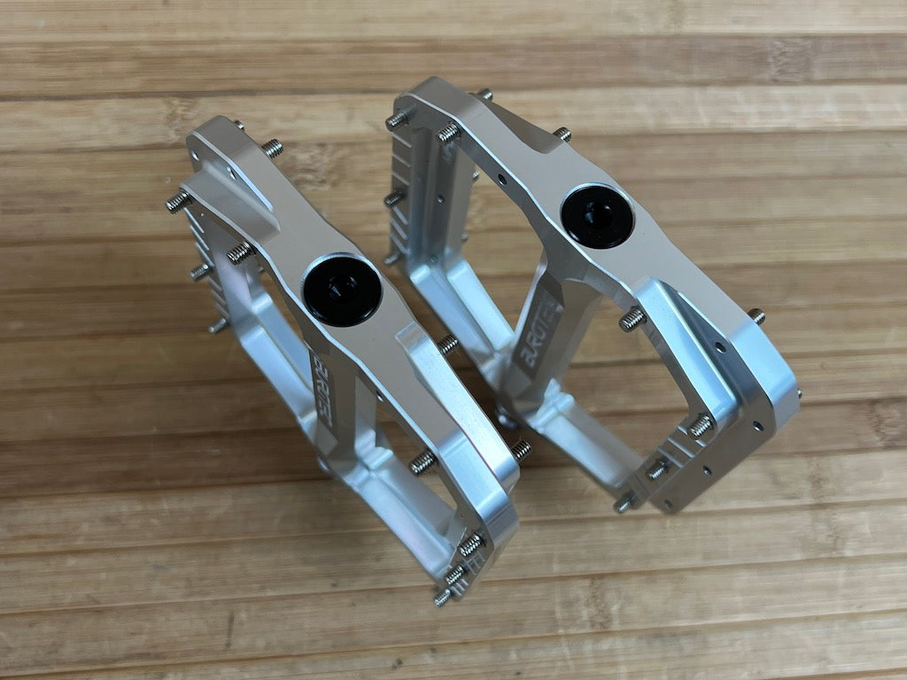 burgtec pedale mk5 Burgtec MK5 Penthouse Flat Pedals / Pedale silver Steel Axle – RTF Bikeparts