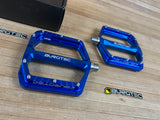 Burgtec MK5 Penthouse Flat Pedals / Pedale deep blue Steel Axle