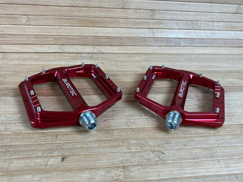burgtec pedale mk5 Burgtec MK5 Penthouse Flat Pedals / Pedale red Steel Axle – RTF Bikeparts