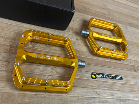 flat pedale gold Burgtec MK5 Penthouse Flat Pedals / Pedale gold Steel Axle – RTF Bikeparts
