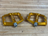 Burgtec MK5 Penthouse Flat Pedals / Pedale gold Steel Axle