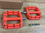 Burgtec MK4 Composite Flat Pedals / Pedale orange