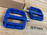 Burgtec MK4 Composite Flat Pedals / Pedale deep blue