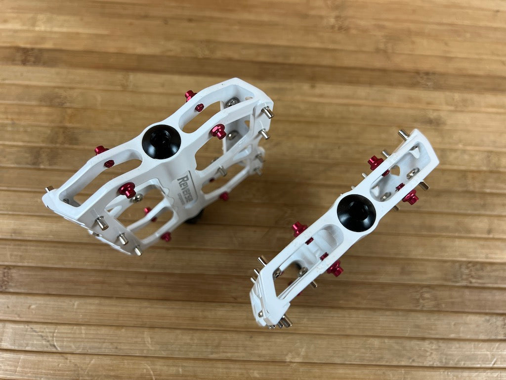 Reverse Components Escape Plattformpedale / Pedale weiß – RTF Bikeparts
